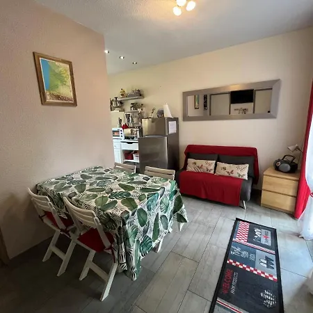 Chalet Au Bord Du Lac Avec Terrasse Et Proximite Plages ! - Fr-1-648-147 בקתה